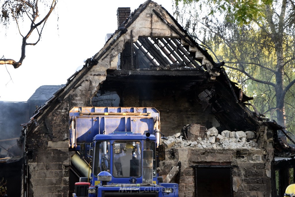 Grossfeuer Einfamilienhaus Siegburg Muehlengrabenstr P0966.JPG - Miklos Laubert